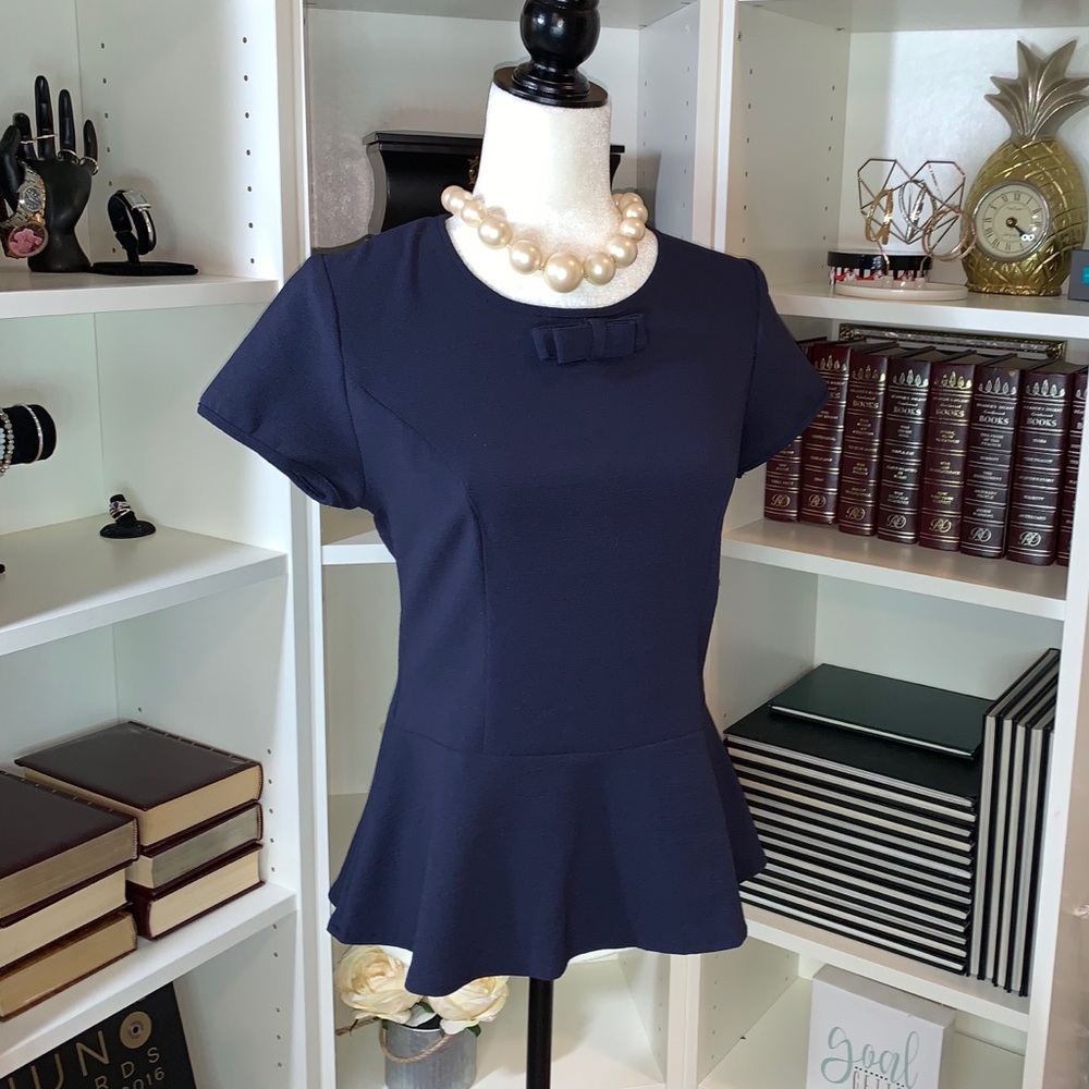 Y.A.S. Navy top w/ bow. Flair waist & Zip close